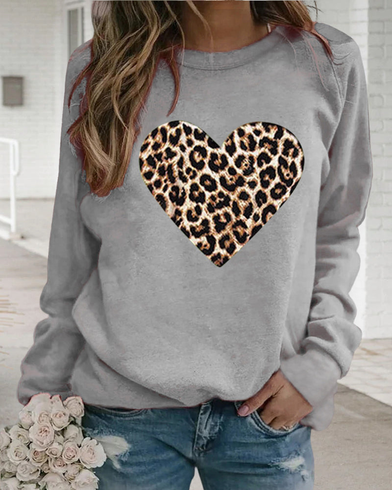 Tatjana – Leo-Sweatshirt mit Herzmuster