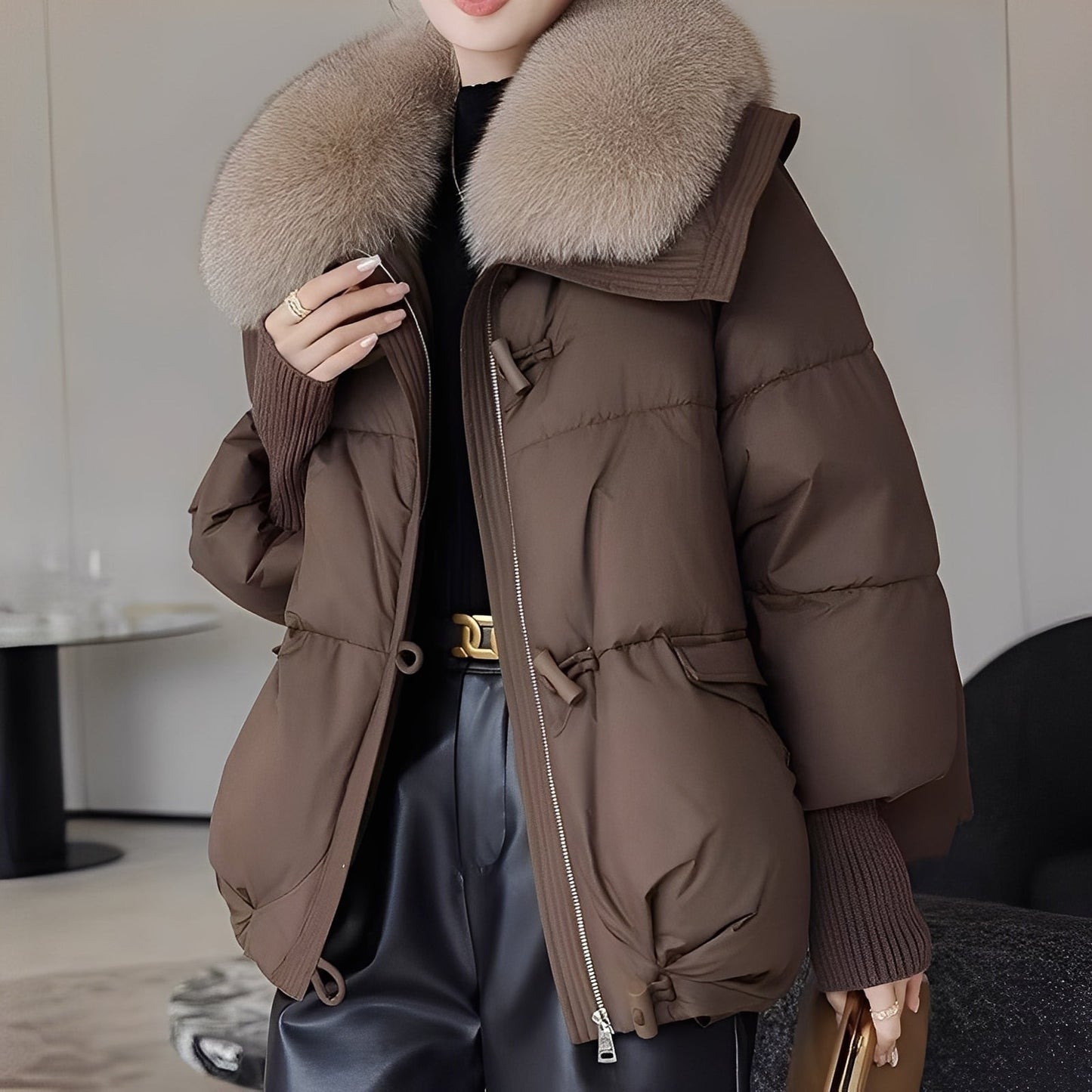Victoria - moderne Frauen-Windjacke mit Daunen und Pelzkragen