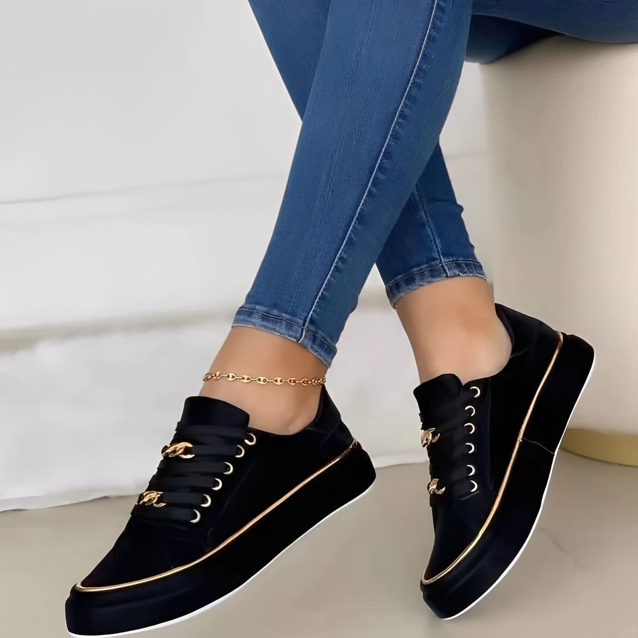 Deziree - Trendige Damenschuhe mit dicker Sohle und Ketten
