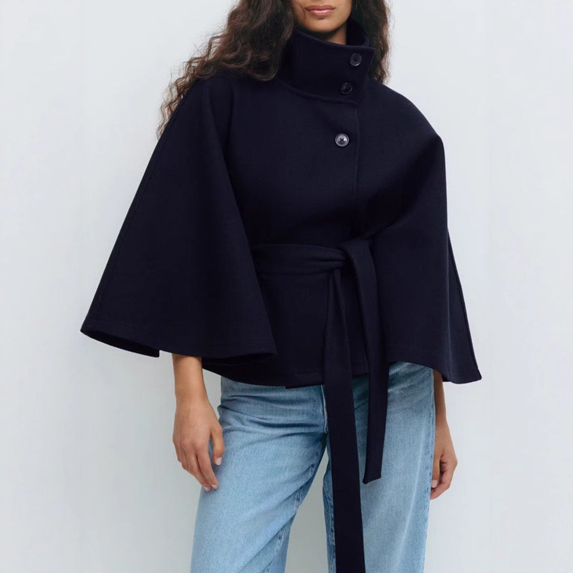 Loraine - Modische Damenjacke mit weitem Schnitt und Gürtel