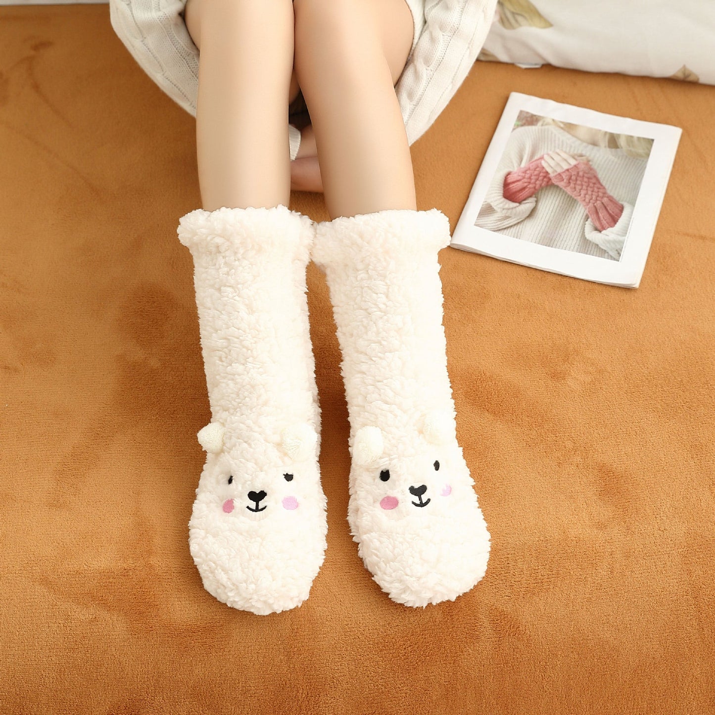 Bethany - Stilvolle Haus- und Samtsocken für Damen