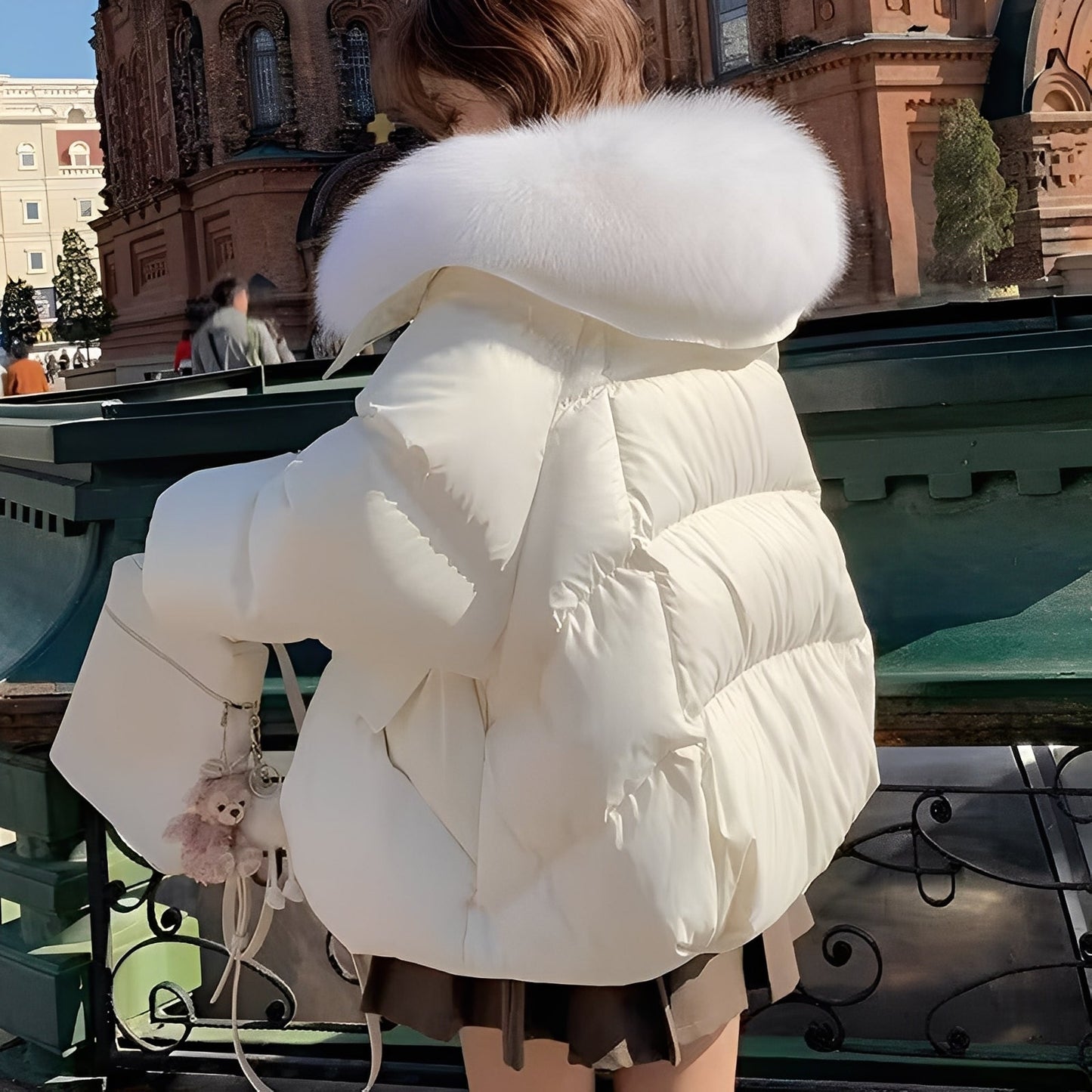 Victoria - moderne Frauen-Windjacke mit Daunen und Pelzkragen