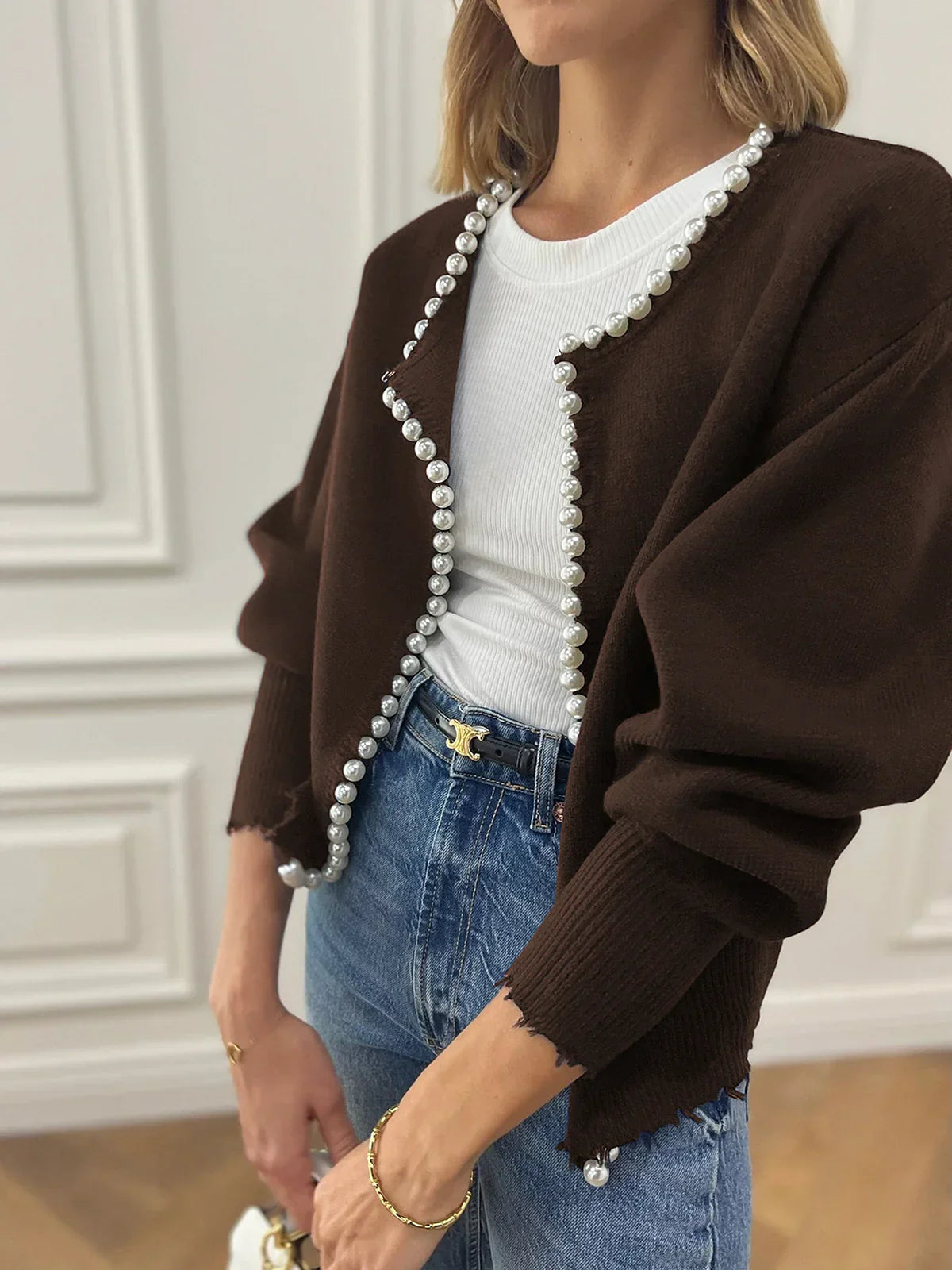 Vivien – Strickjacke mit Perlenverzierung und Fransenabschluss