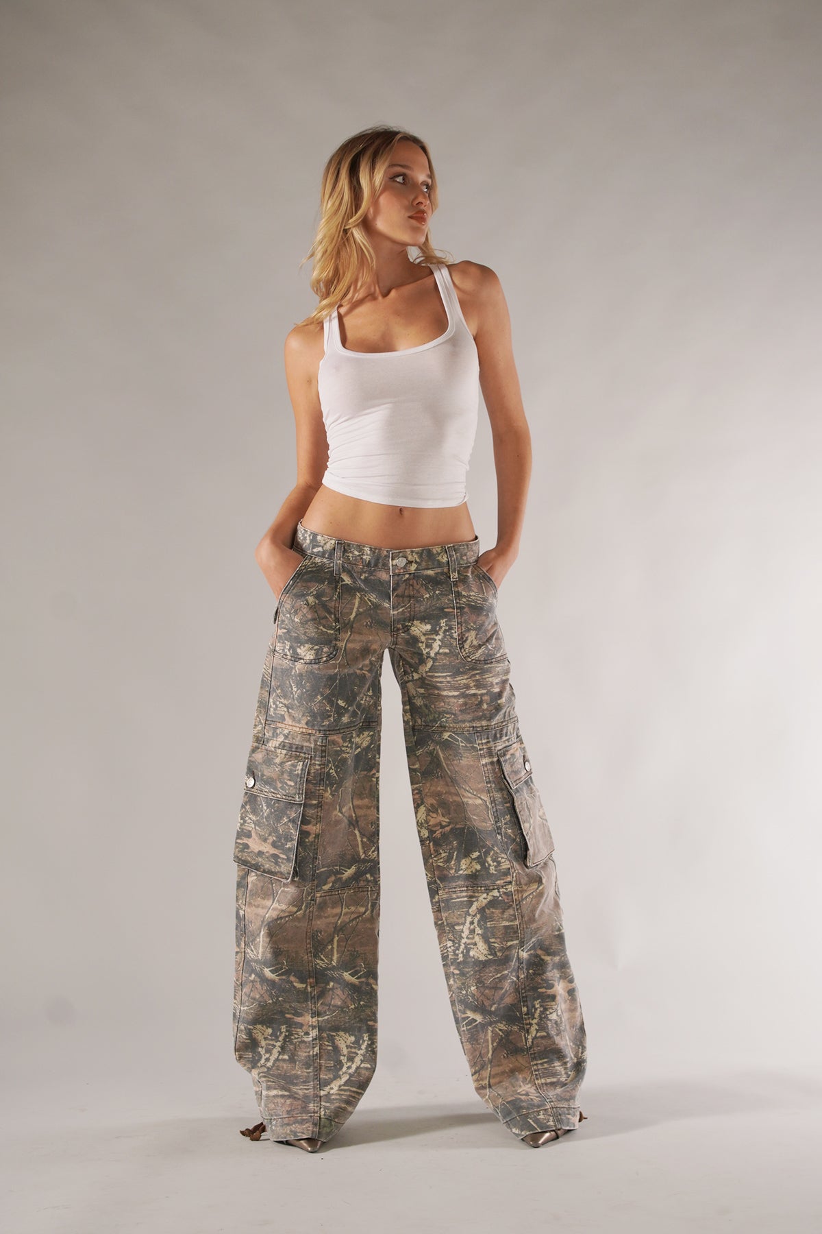Odette – Unisex-Cargohose im Tarnmuster