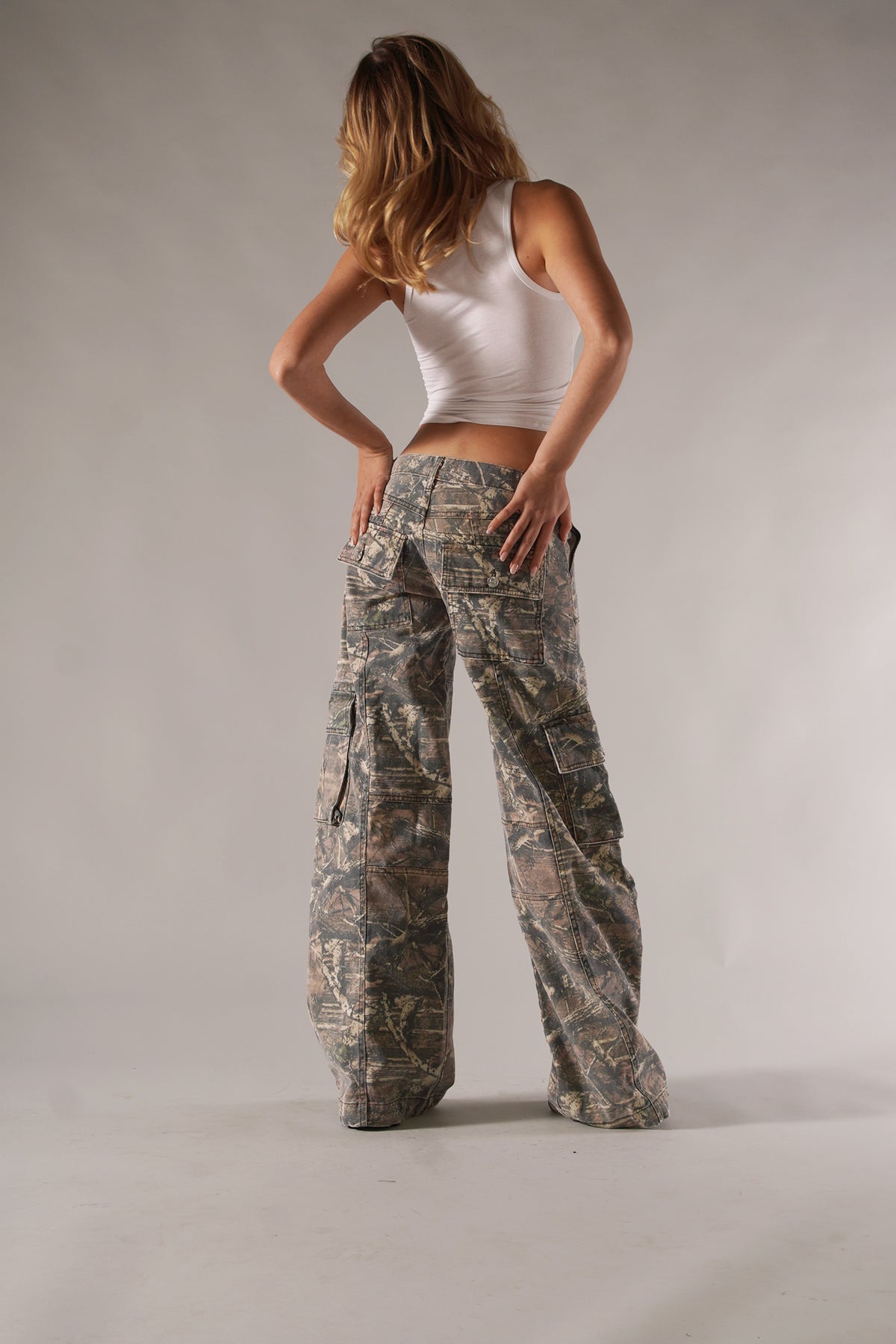 Odette – Unisex-Cargohose im Tarnmuster