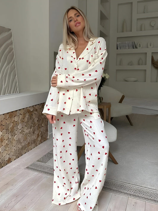 Lola – Schicker Pyjama mit Herzmustern