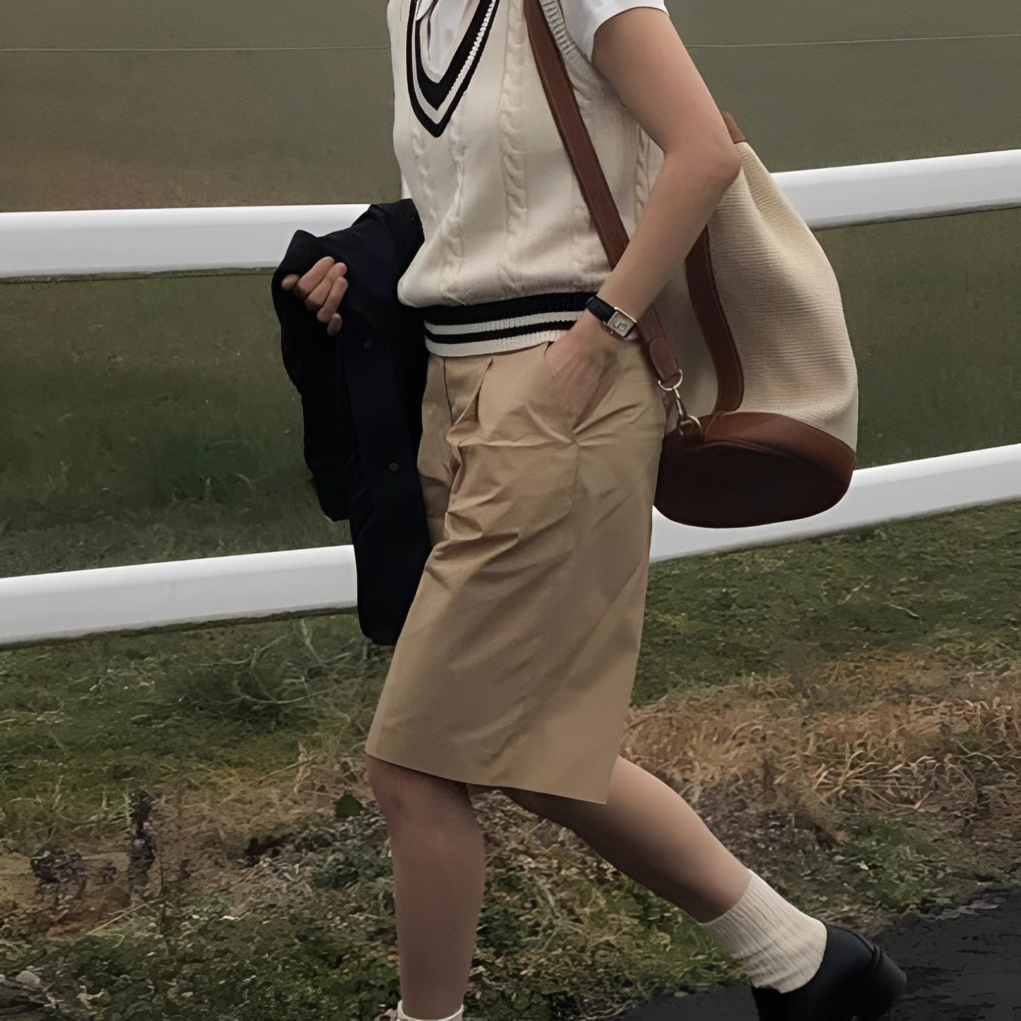 Leona - Damen Strickweste mit V-Ausschnitt im klassischen Design