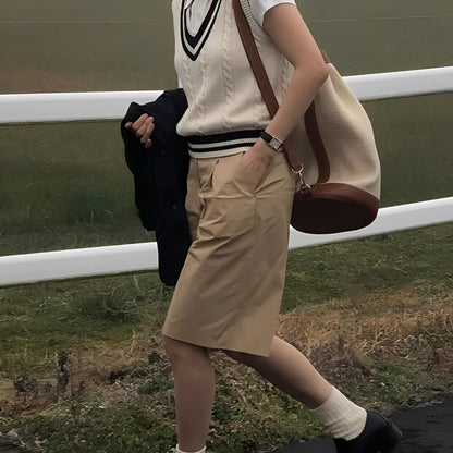 Leona - Damen Strickweste mit V-Ausschnitt im klassischen Design