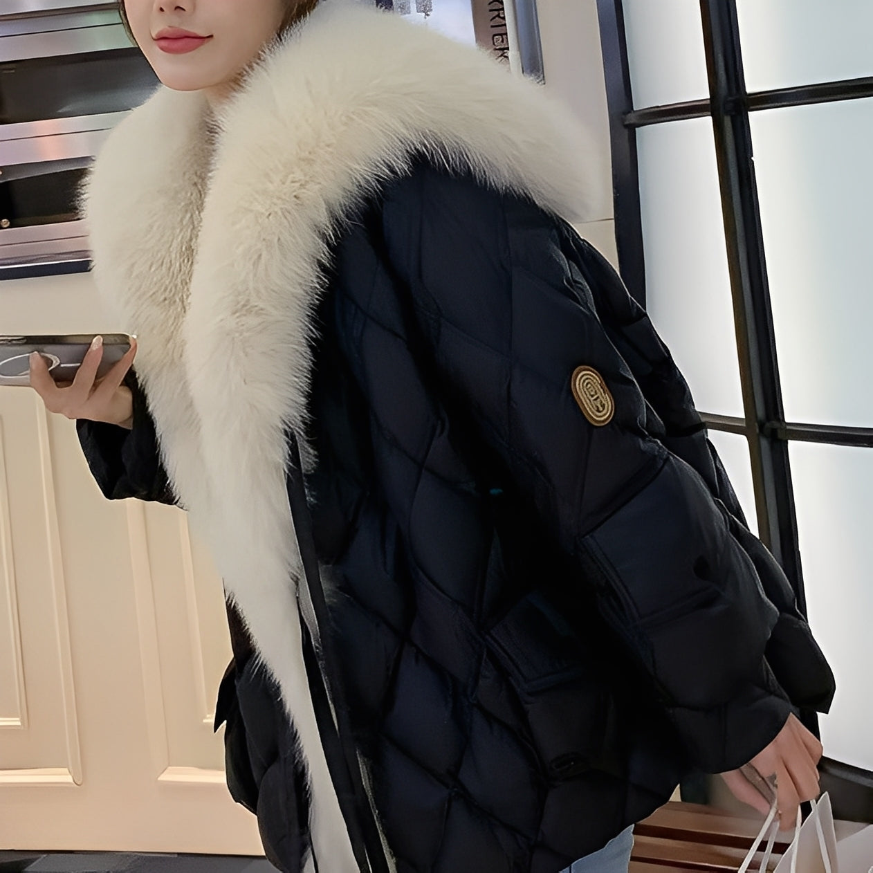 Marjorie - Modische Damen-Daunenjacke mit Pelzkragen