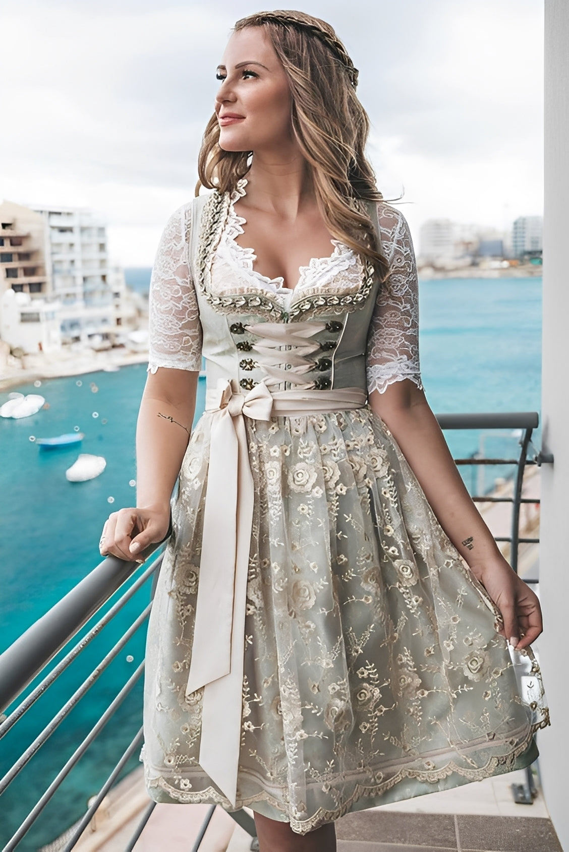 Maliny – Einzigartiges Damen-Outfit mit Schürze und Bluse