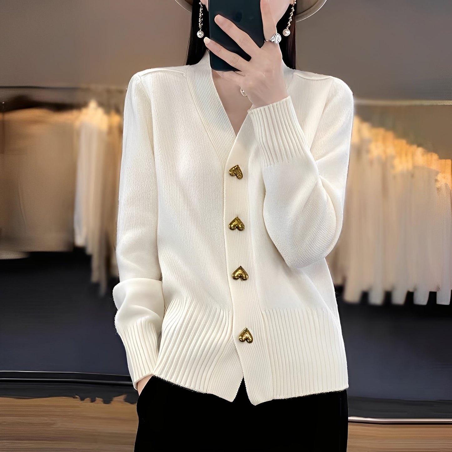 Valarie - Damen-Strickjacke mit Herzknöpfen
