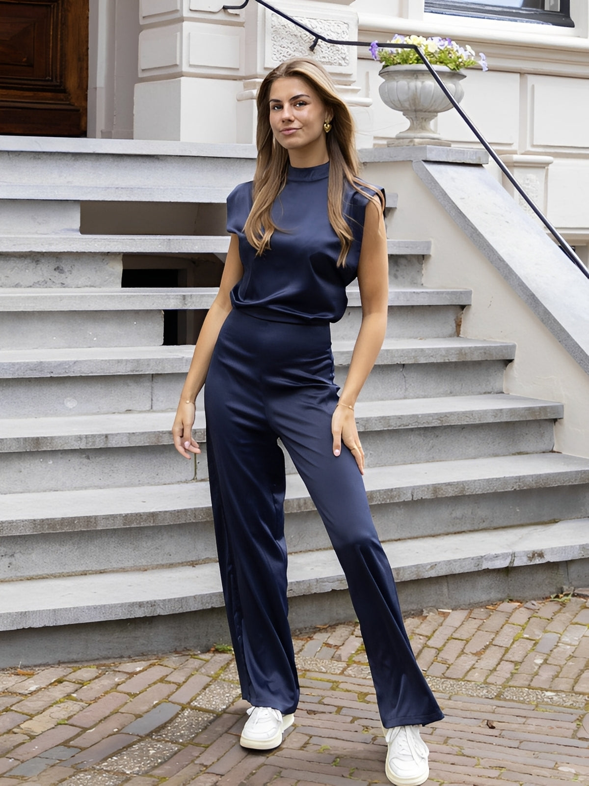 Samantha - Stilvoller Damen-Jumpsuit mit offenem Rücken und weitem Bein