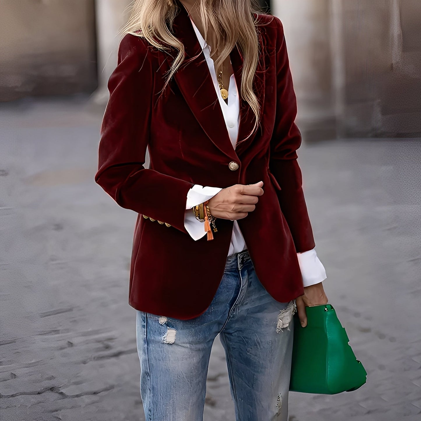 Alise - Eleganter, schmal geschnittener Damen-Samt-Blazer