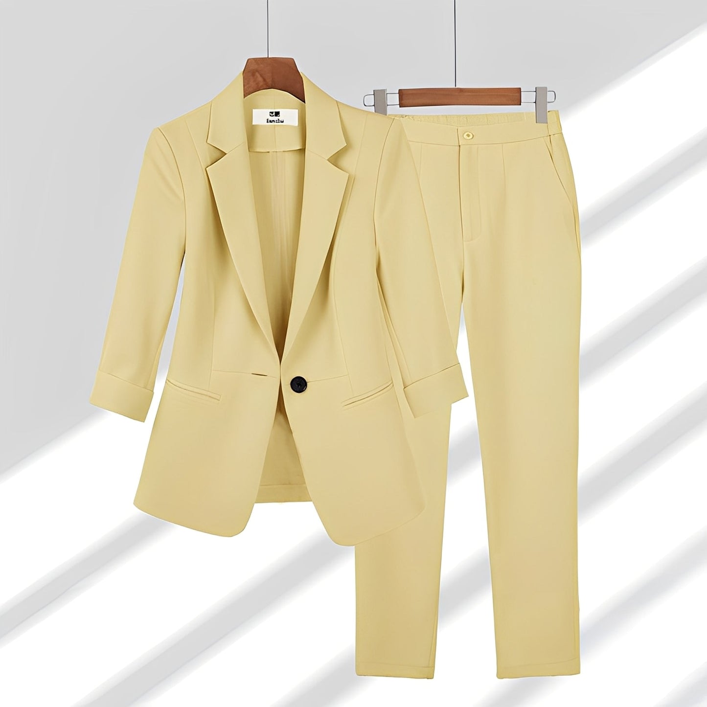 Andrea - Schickes Damen-Outfit mit Blazer und Hose