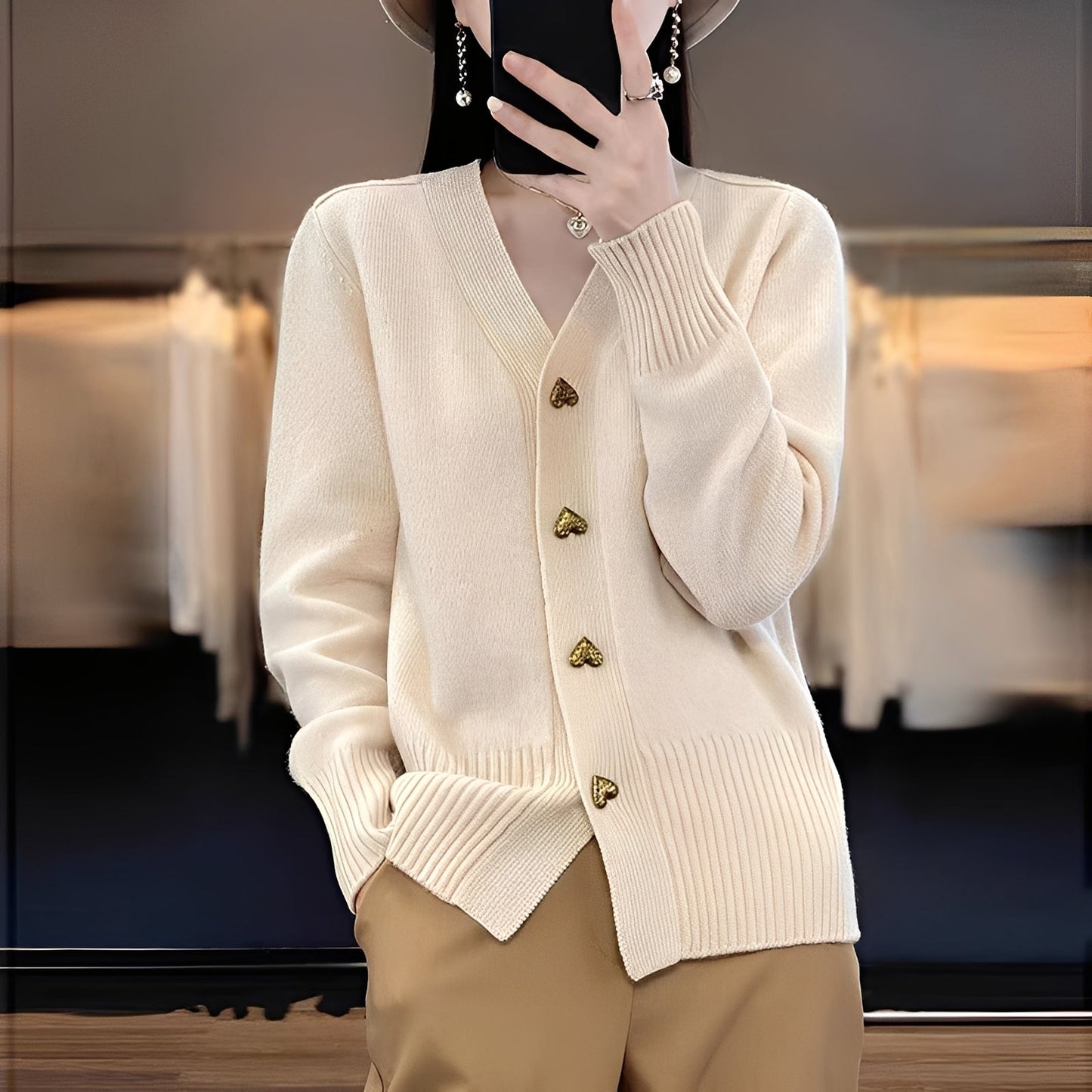 Valarie - Damen-Strickjacke mit Herzknöpfen