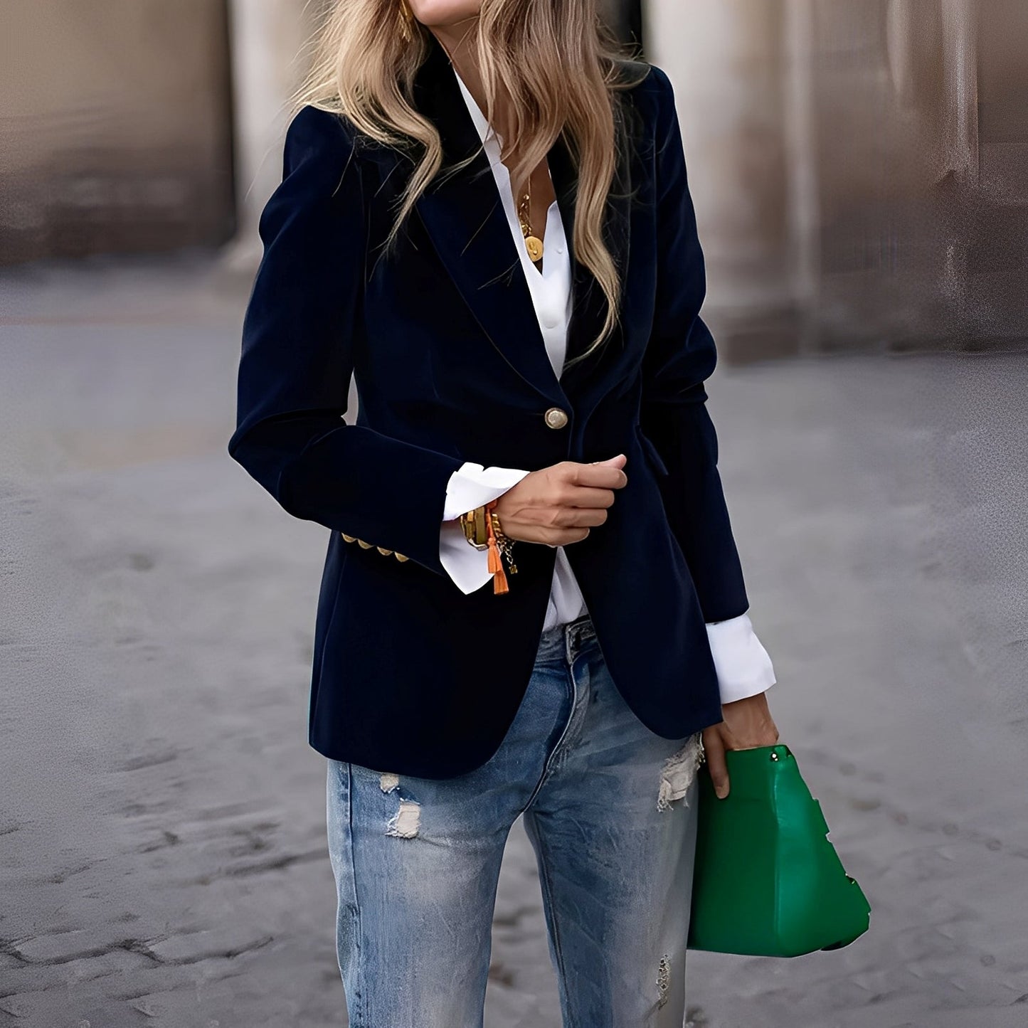 Alise - Eleganter, schmal geschnittener Damen-Samt-Blazer