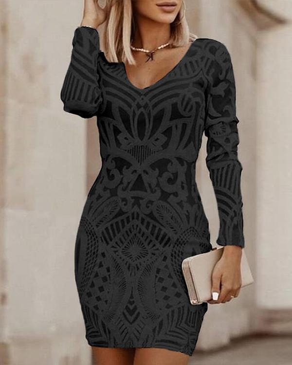 Adeline – Figurbetontes Minikleid mit V-Ausschnitt