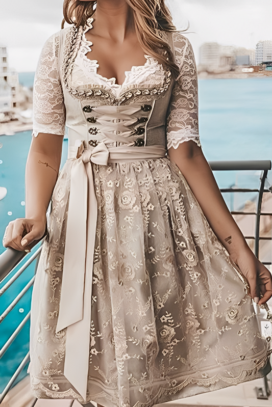 Maliny – Einzigartiges Damen-Outfit mit Schürze und Bluse