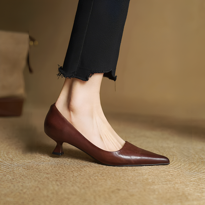 Rhea - Stilvolle Lederpumps mit spitzer Zehenpartie für Damen