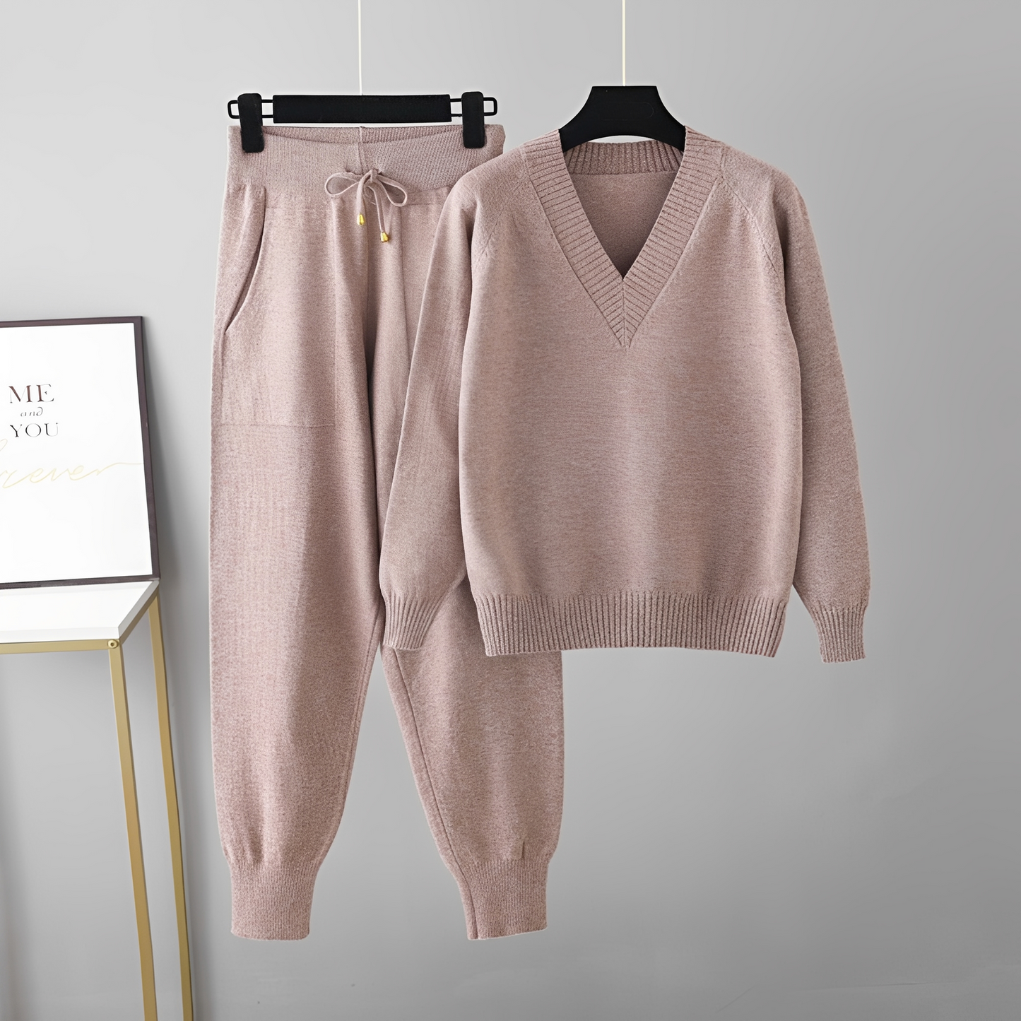 Evelyn - Fashionable Set of Sweater and Pants for Women