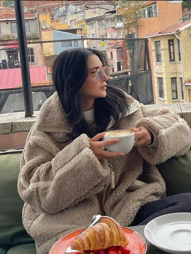 Daria – Teddy Oversize Mantel