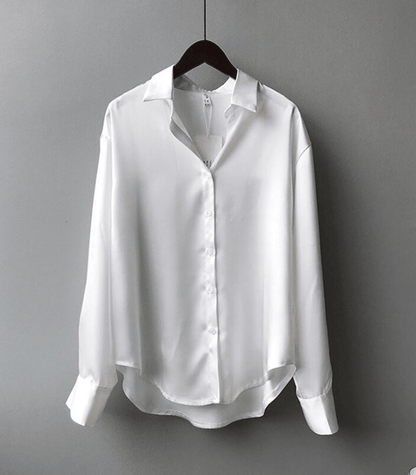 Magnolia – Satinbluse mit Knöpfen