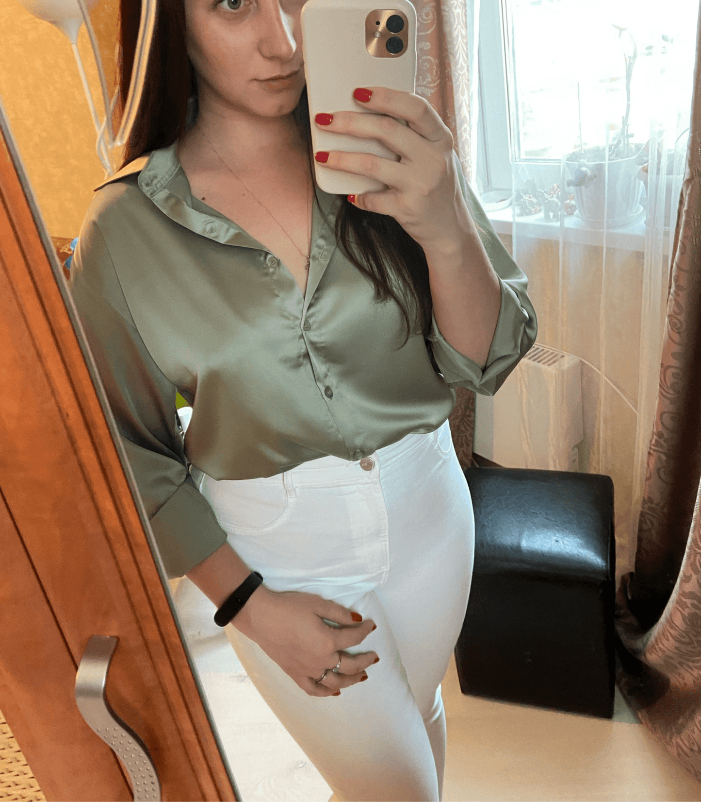 Magnolia – Satinbluse mit Knöpfen