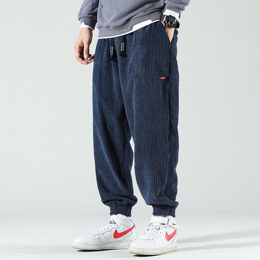 Lars – Cordhosen im Retro-Stil